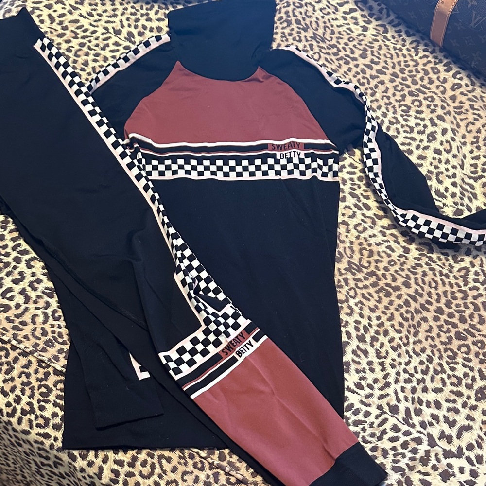 Stylish Sweaty Betty ski team base layer set - Picture 2 of 5